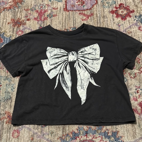 Inspire Black and White Short Sleeve Tee with Bow Graphic - Picture 1 of 2